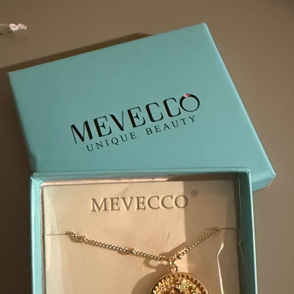 Mevecco Gold Pendant Necklace Floral - Picture 2 of 4